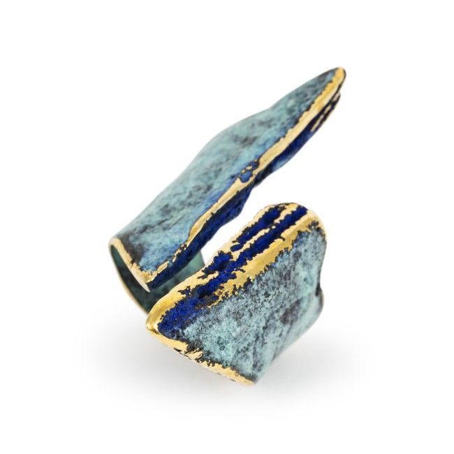 Bronze ring from the "Al...