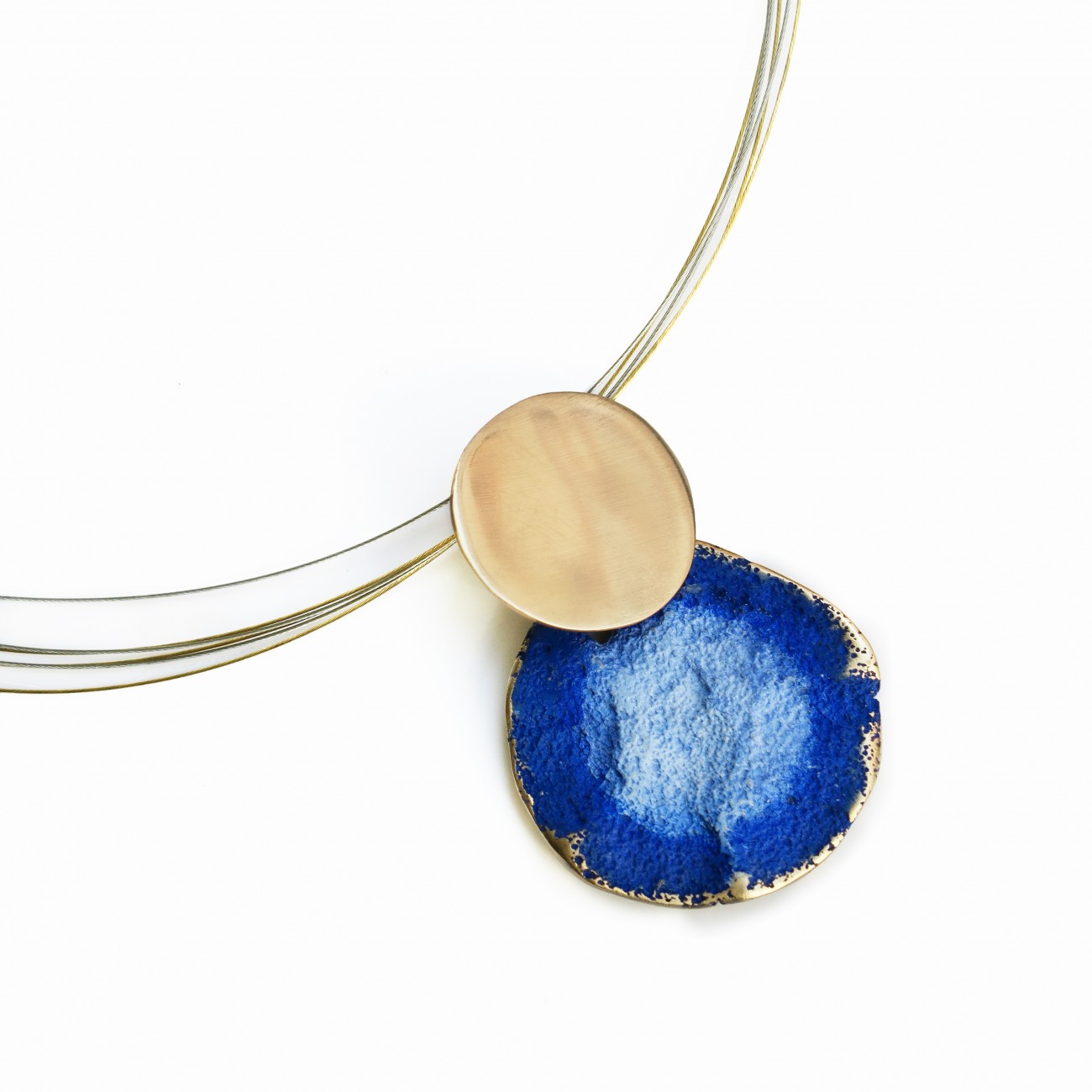 Pendentif en bronze bleu et...