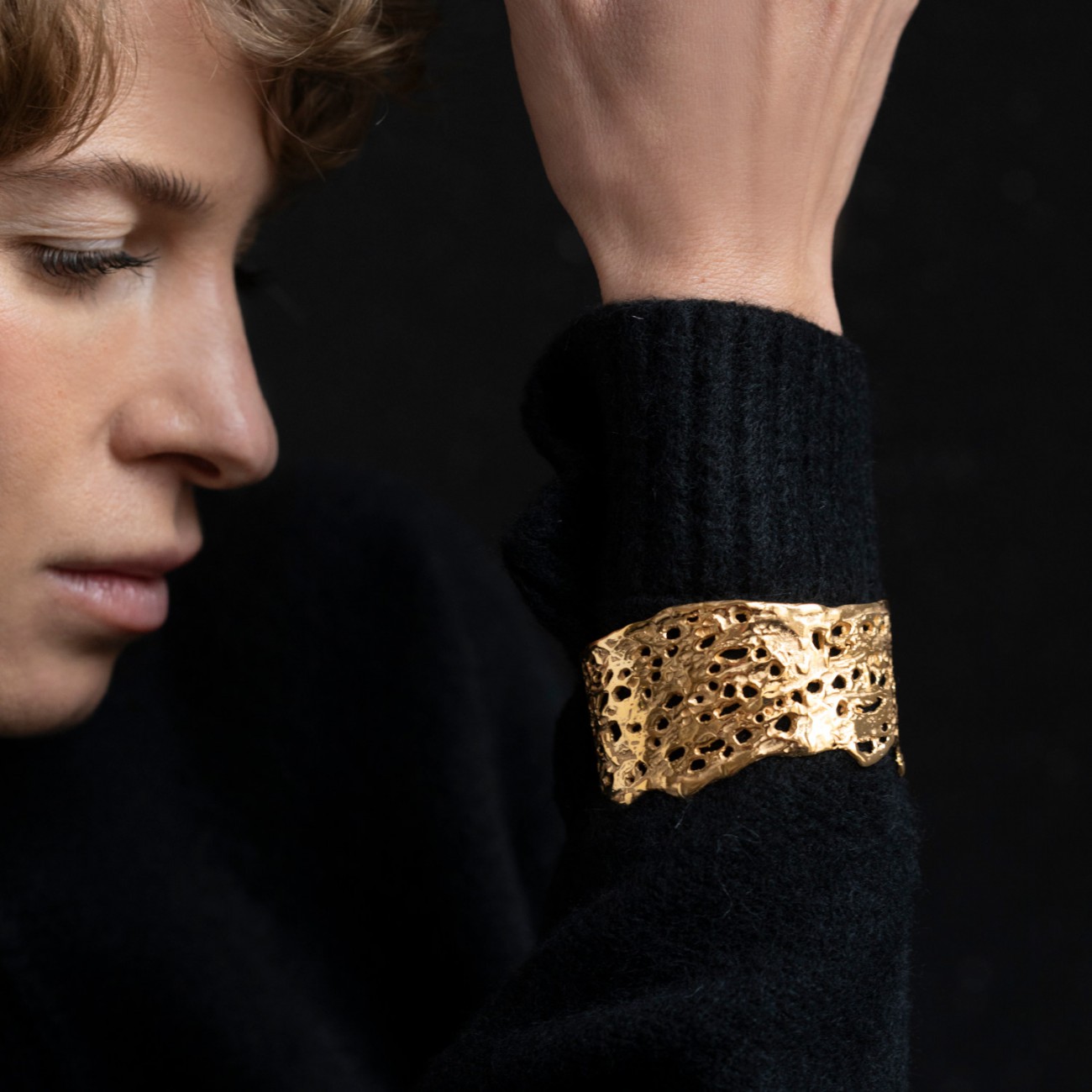 PULSERA DORADA CALADOS