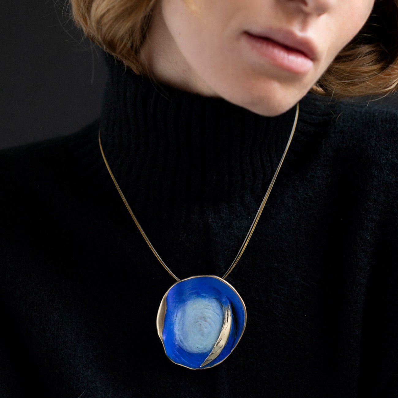 COLLAR DEEP BLUE